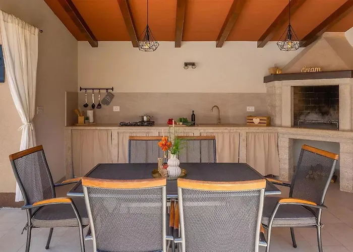 Holiday home Bozac Pula