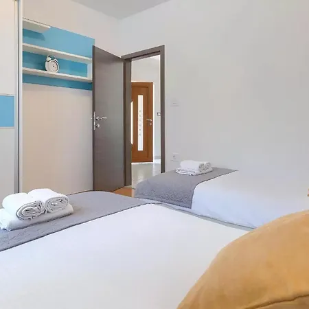 Holiday home Bozac *